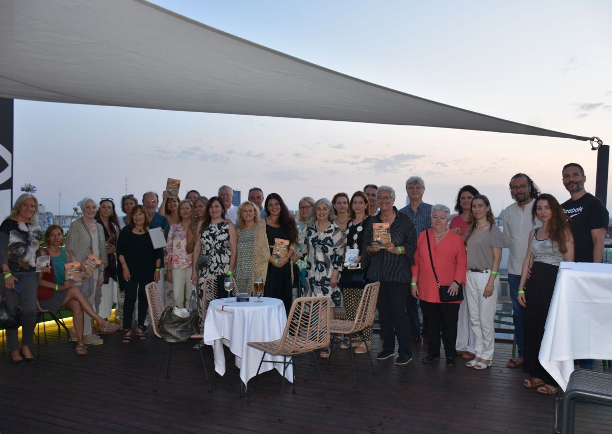 Imagen secundaria 1 - La literatura abandona la intimidad